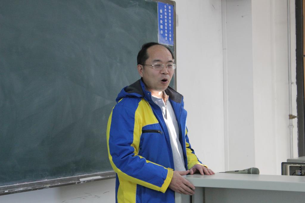 公司教学委员会主任冯春安教授致辞